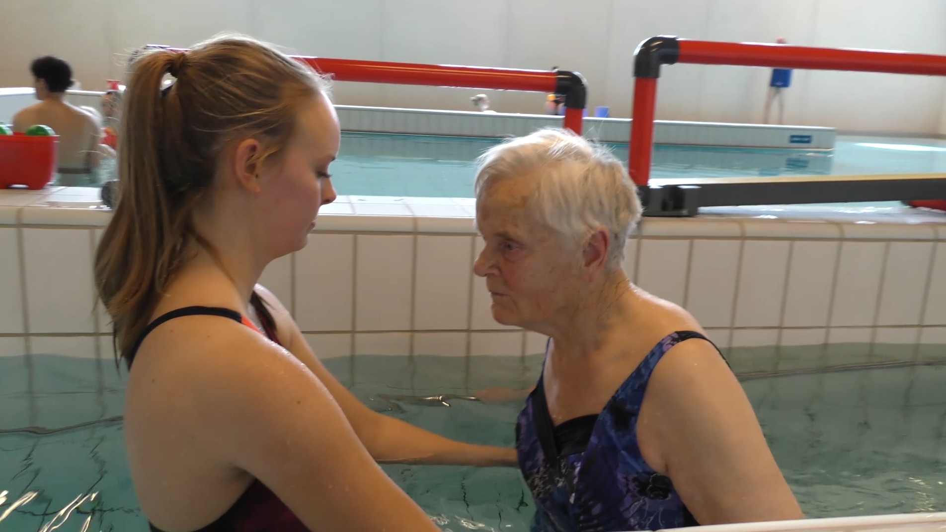 Onwijs Valtraining voor ouderen in water - EWAC Medical SK-63