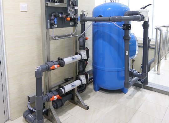 Water treatment plant for pool
